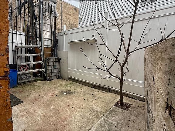 5th image of 2512 N Front St