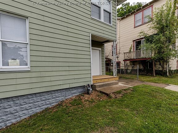 4th image of 949 Somerset Dr