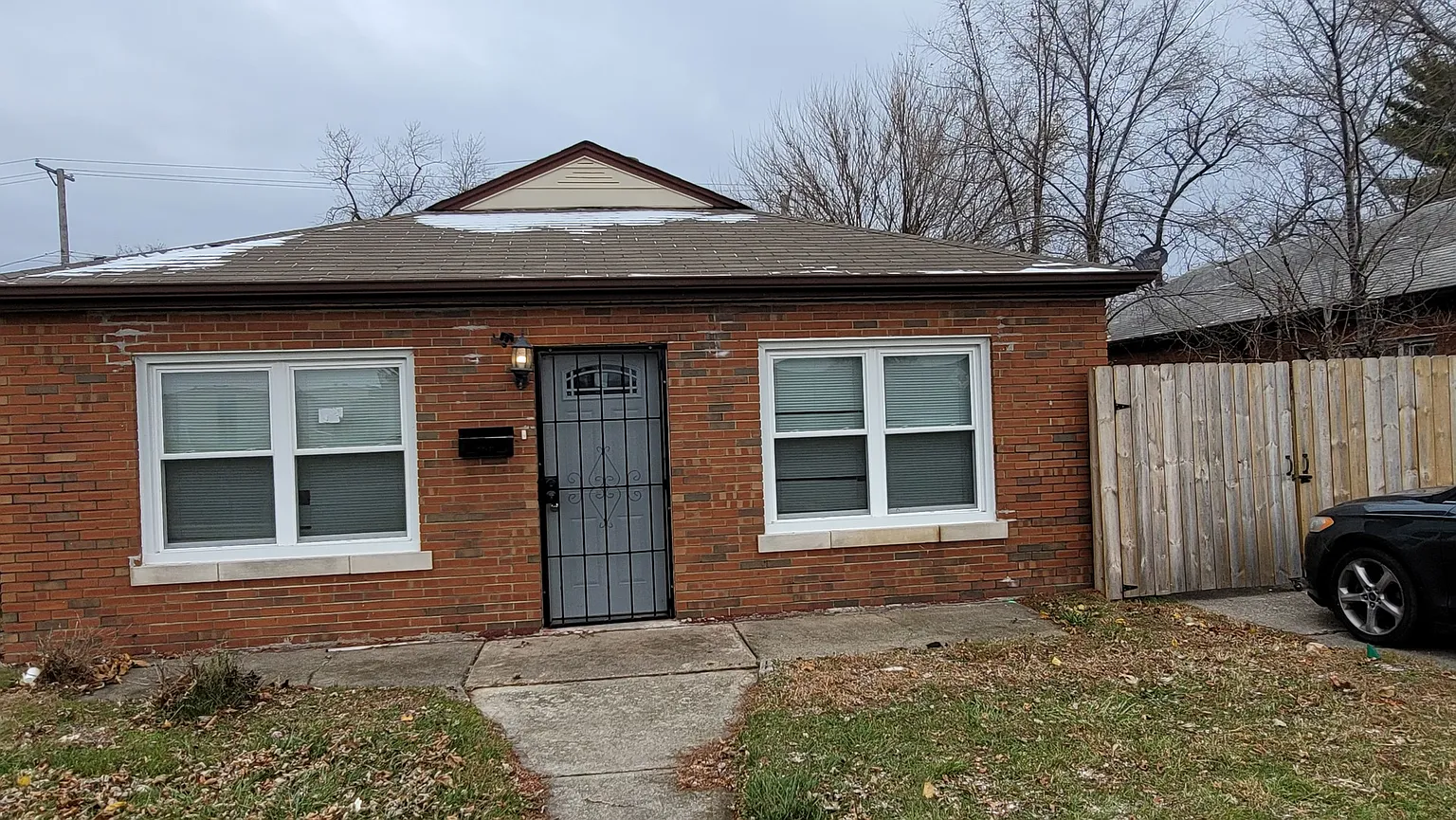 756 E Sibley Blvd photo 1