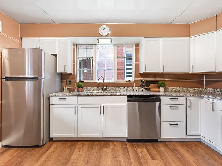 303 E. 10th Avenue — Photo 16