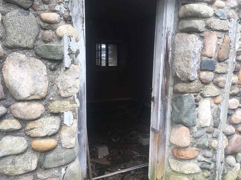 2nd image of 9573 Lakeview Rd