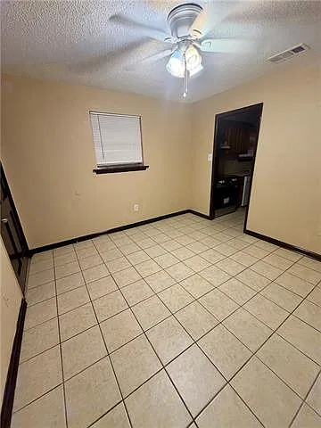 3 bed, 2.0 bath, 1400 sqft, $1,900 — Photo 2