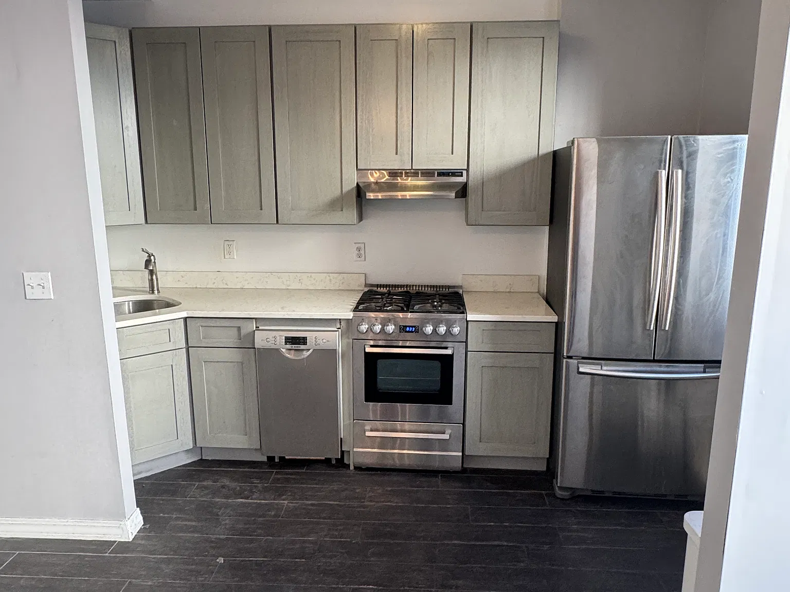 33-11 Broadway — Photo 2