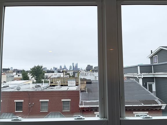 4th image of 242 E Girard Ave #2W