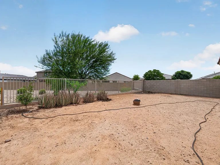 18465 N Lakeside Dr — Photo 22