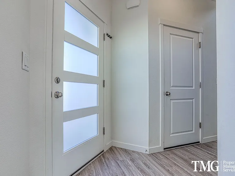 6853 N Montgomery Cir — Photo 8
