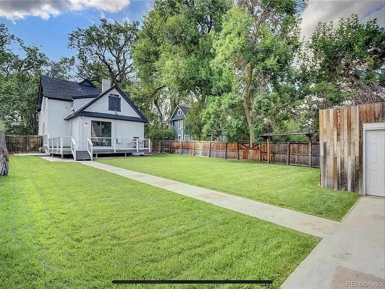 2126 Grove St — Photo 14