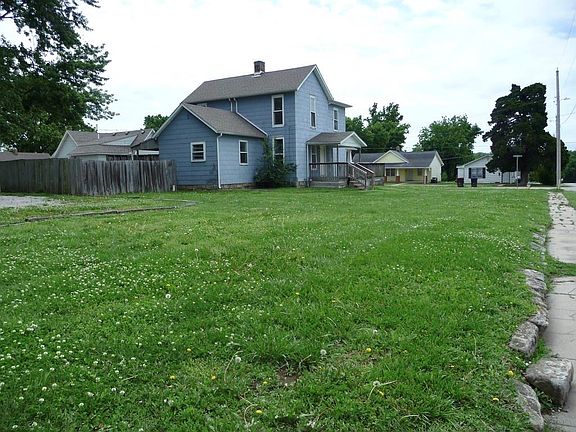 5th image of 325 McGoodwin Ave