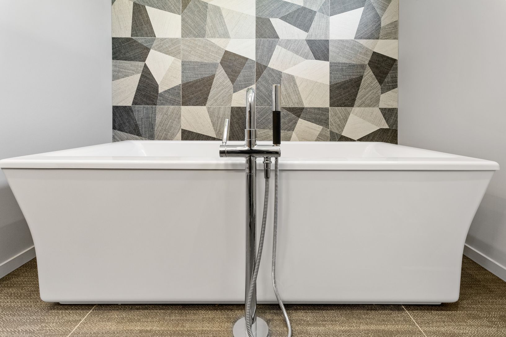 Primary soaking tub