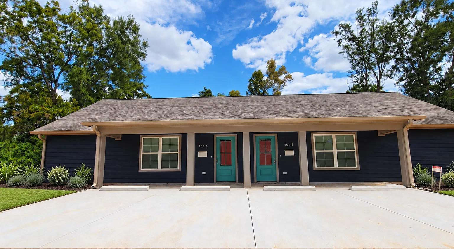 3 bed, 1008 sqft, $1,251 — Photo 1