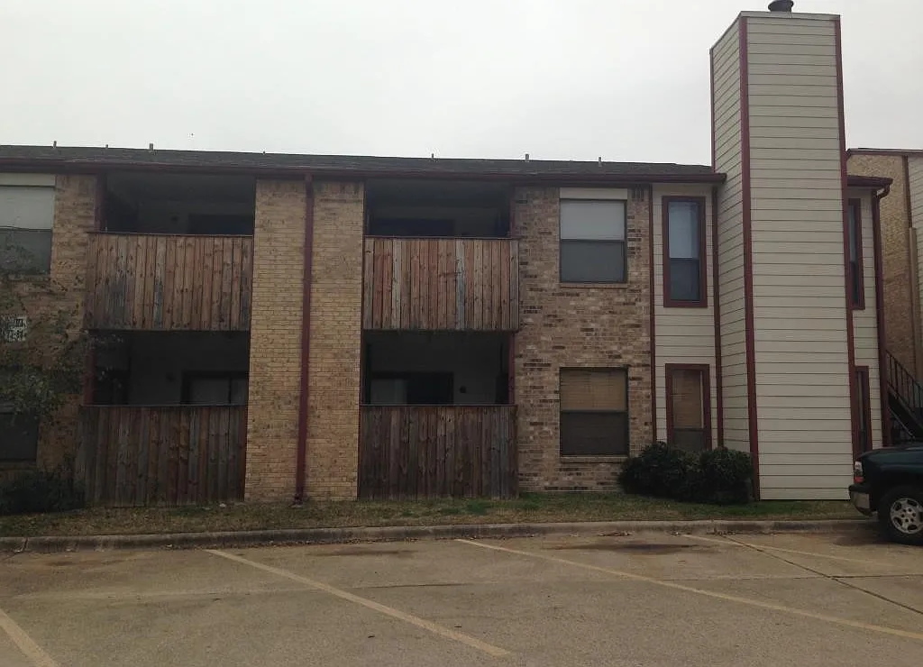 2 bed, 894 sqft, $855 — Photo 1