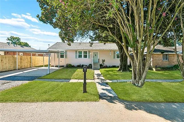 4 bed, 2.0 bath, 1408 sqft, $2,300 — Photo 2