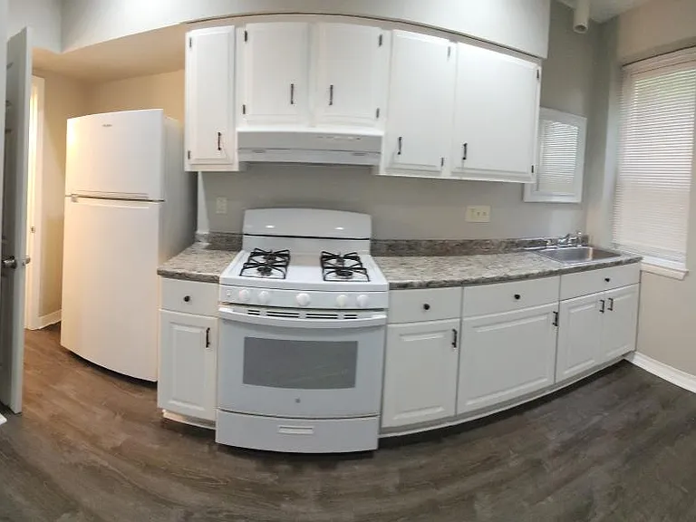 1421 Hamlin St #1421 — Photo 4
