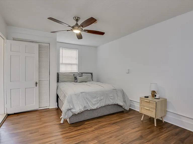 714 Hickman Rd — Photo 47