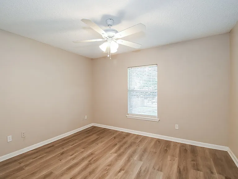 9135 Prosperity Lake Dr — Photo 14