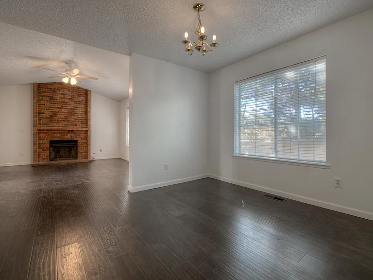 6024 Conness Way — Photo 12