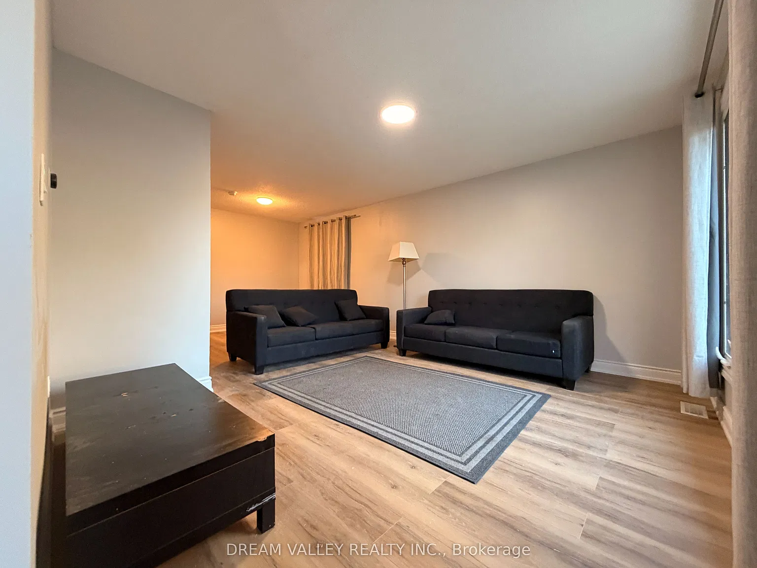 6 bed, $2,850 — Photo 3