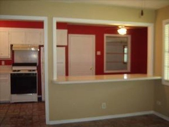 3rd image of 107 Bastrop Dr #1
