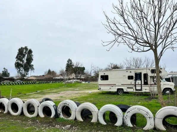 3335 W Muscat Ave, Fresno, CA 93706