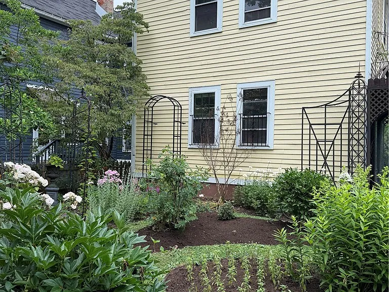 260 Summer St #1 — Photo 16