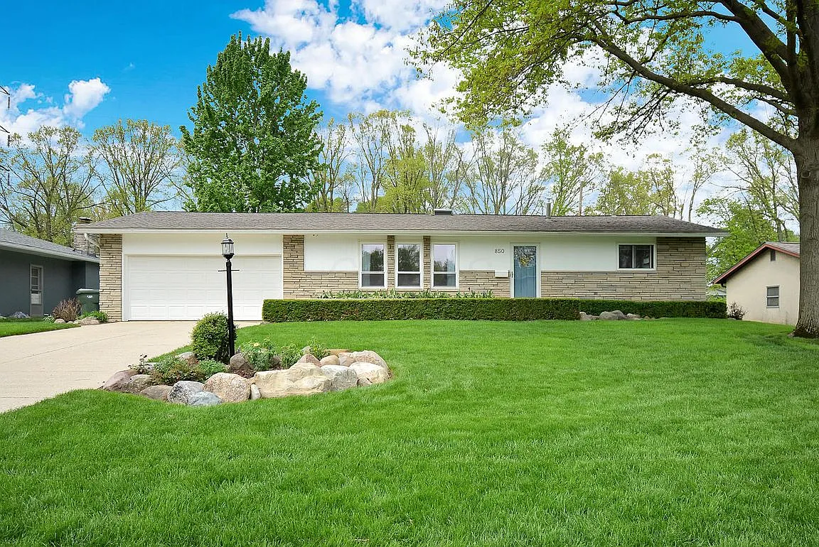 850 Inwood Pl photo 1