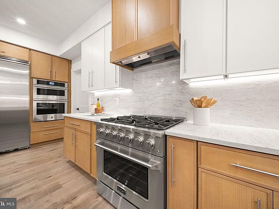 3rd image of 8615 Acorn Cir