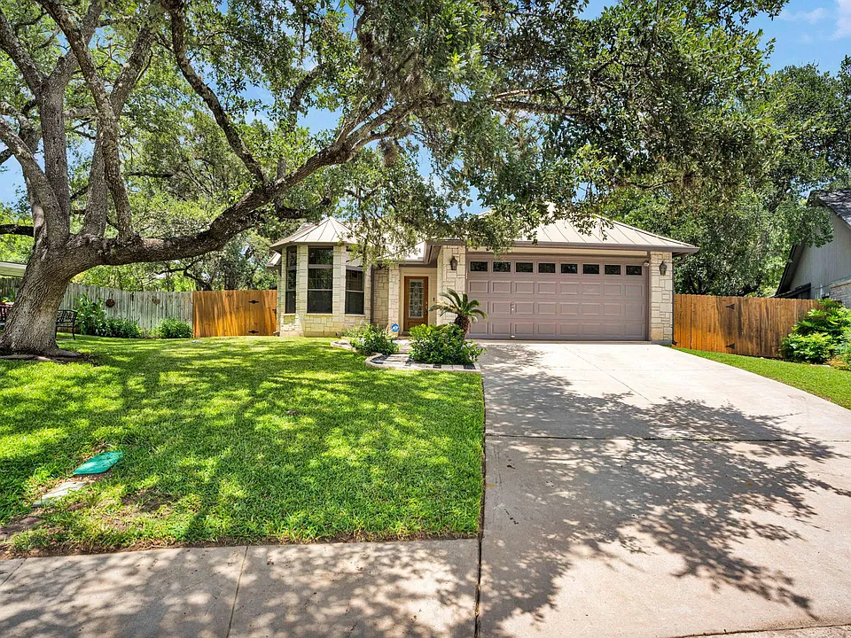 2607 Knights Walk