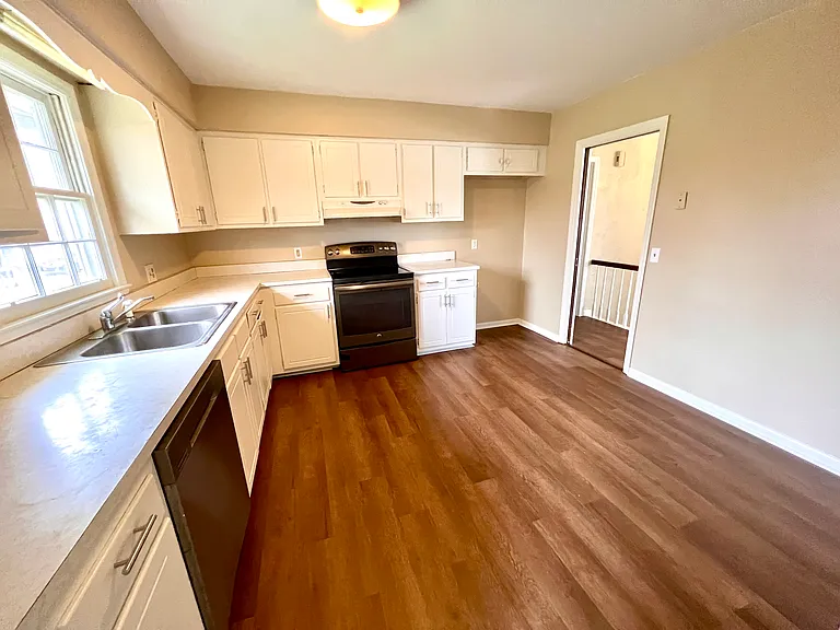 600 Brooks Rd — Photo 7
