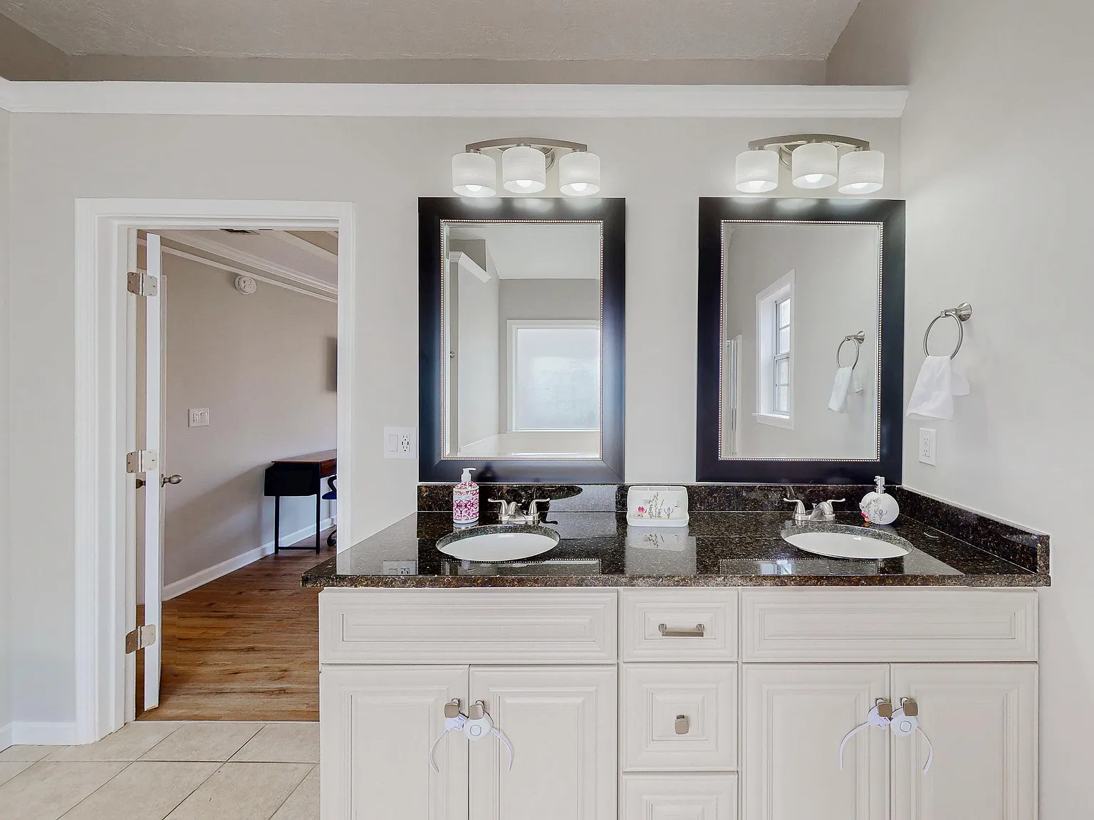 4 bed, 3.0 bath, 3085 sqft, $1,408 — Photo 4