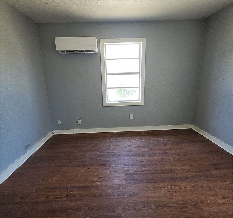 2nd image of 1109 14th St