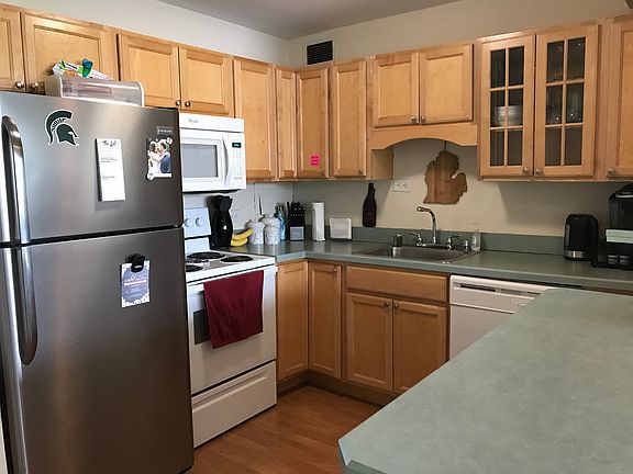 4th image of 555 W Cornelia Ave APT 707