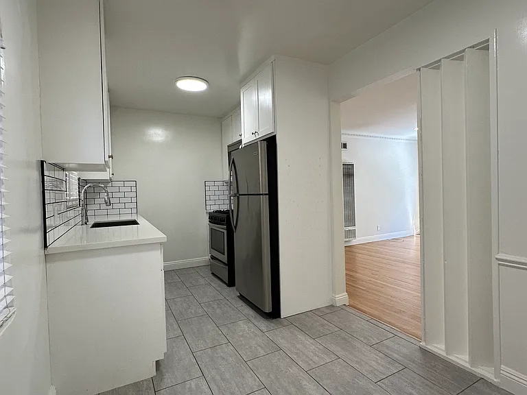 1350 N Hayworth Ave #A — Photo 11