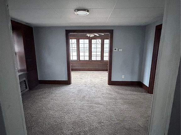 4th image of 999 Avon St