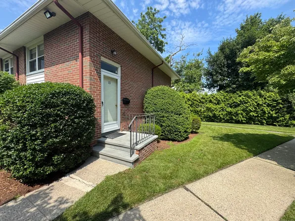 10 Willowbrook Court #10, Stamford, CT 06902