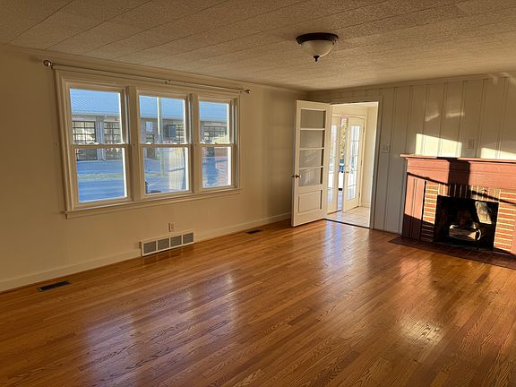 3rd image of 11007 Bower Ave