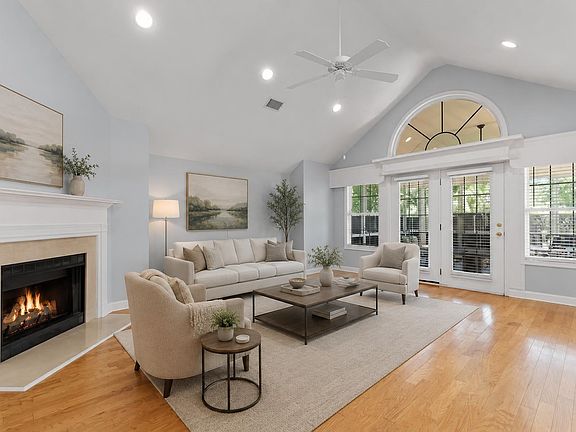 3rd image of 114 Santee Circle