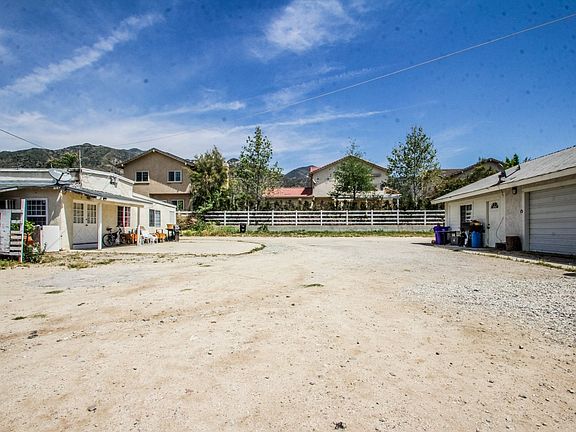 3rd image of 13820 Olive View Dr