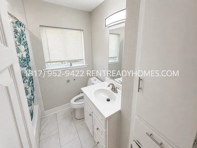1621 Locust St — Photo 16