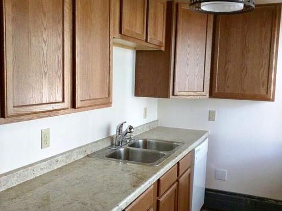 5th image of 636 Washakie St