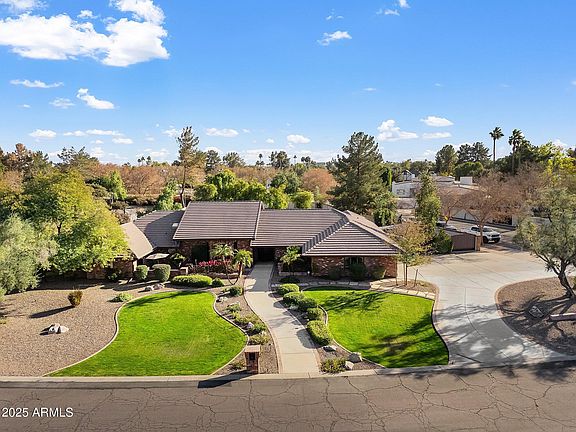 3rd image of 2031 E LA VIEVE Lane