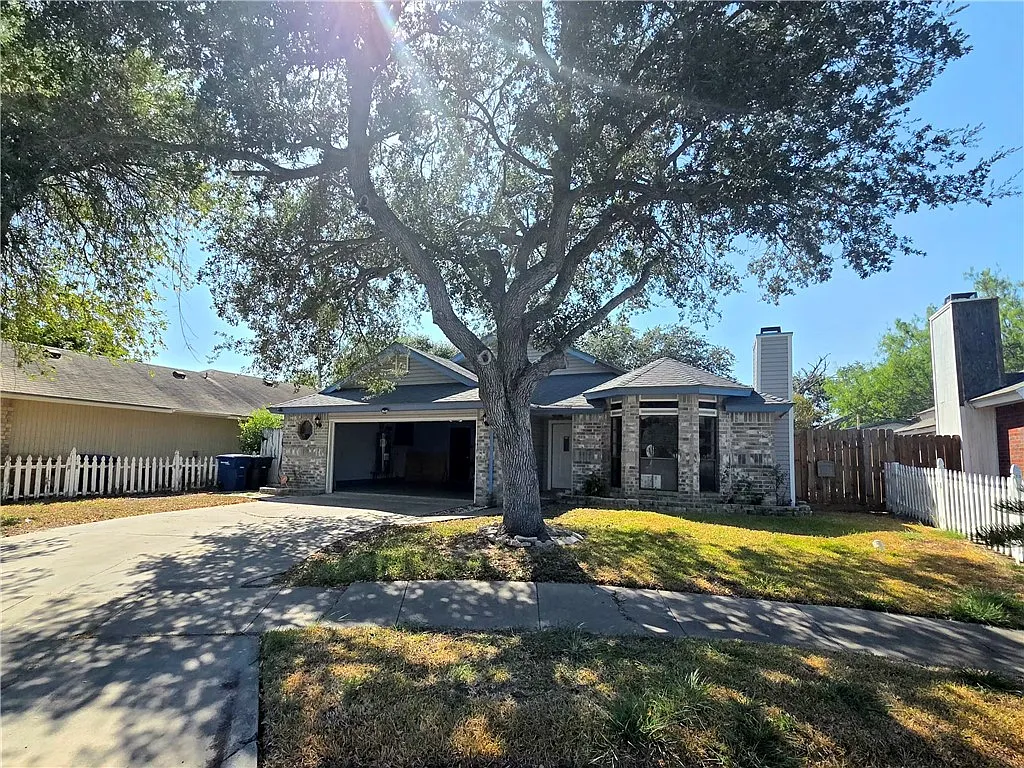 3 bed, 2.0 bath, 1132 sqft, $1,600 — Photo 2