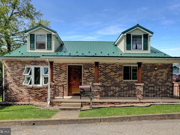 110 S 5th St, Tower City, PA 17980