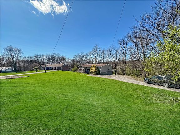 2nd image of 1115 Martin Rd