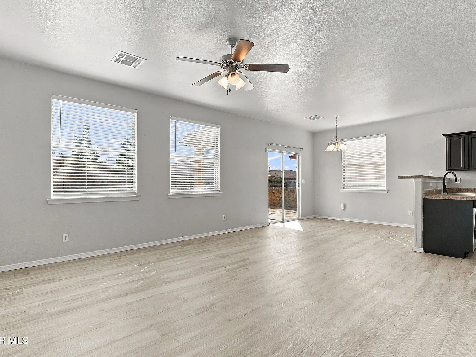 3 bed, 2.5 bath, 1475 sqft, $1,750 — Photo 3