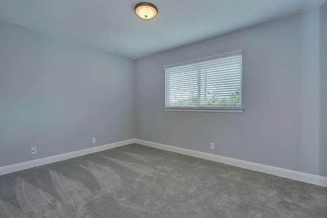 2040 Conifer Ln — Photo 16
