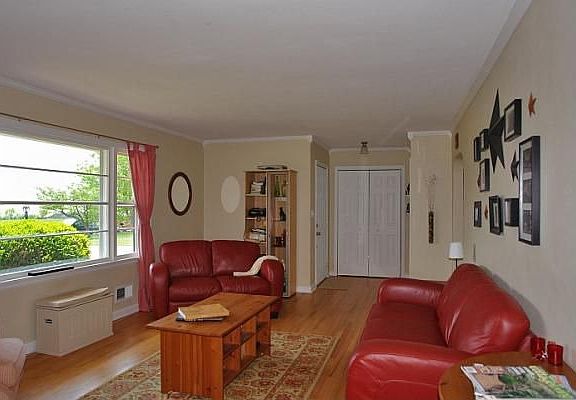 Spacious Living Room!