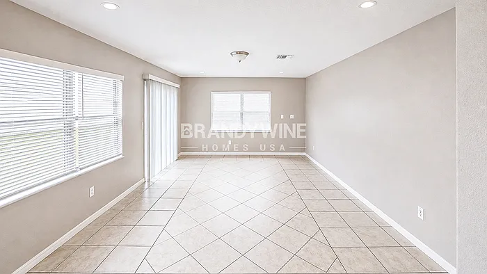 3 bed, 2.0 bath, 2014 sqft, $2,290 — Photo 4