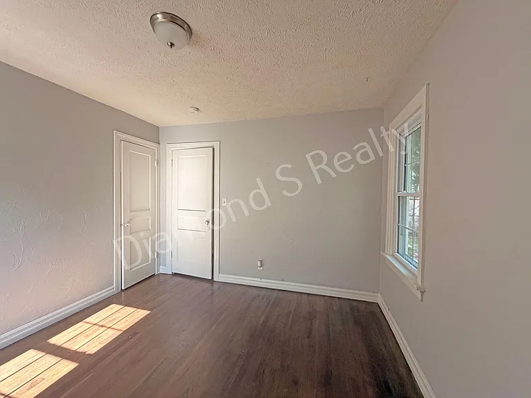 617 W Minota St — Photo 14