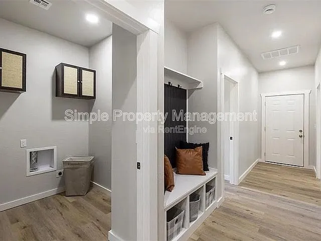 1951 NW 11th St — Photo 13