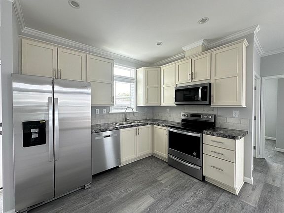 5th image of 1101 W Commerce Ave #Mh034